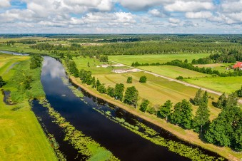 Elamukrunt Audru jõe ääres