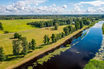 Elamukrunt Audru jõe ääres